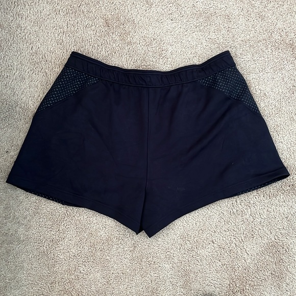 Lululemon Embossed Panel High Rise Shorts - Picture 8 of 14